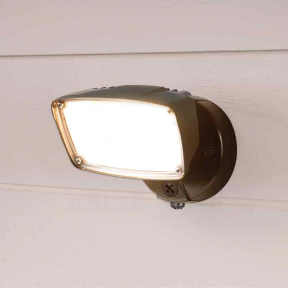 HALO FSL 32-Watt 270������������������ Bronze Outdoor Integrated LED Flood Light w/ Dusk to Dawn