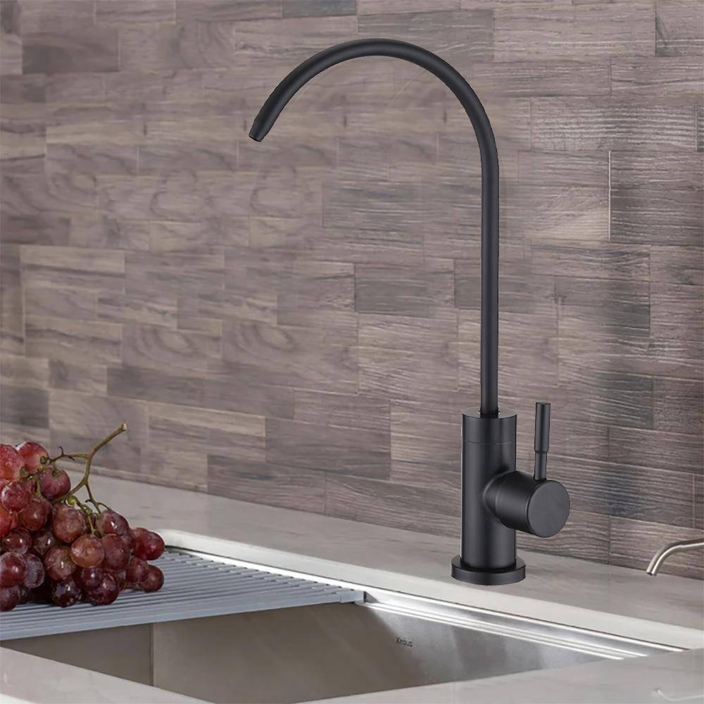 Single-Handle Stainless Steel Kitchen Water Filter Faucet in Matte Black