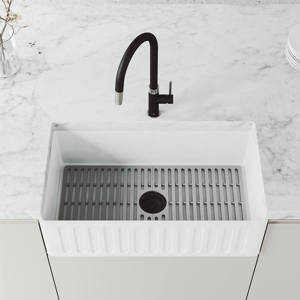VIGO Bristol Pull-Down Sprayer Kitchen Faucet in Stainless and Black