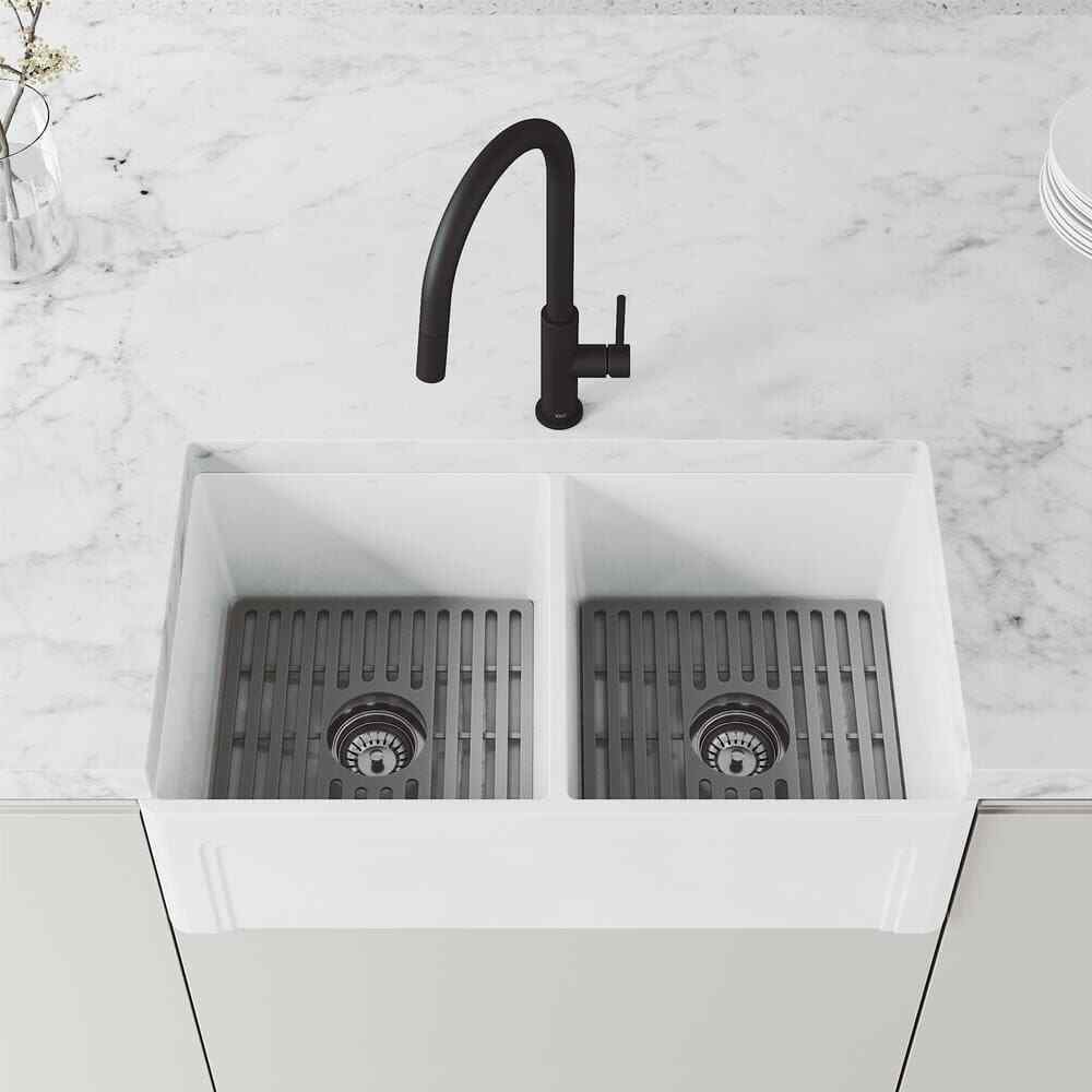VIGO Bristol Single Handle Pull-Down Sprayer Kitchen Faucet in Matte Black
