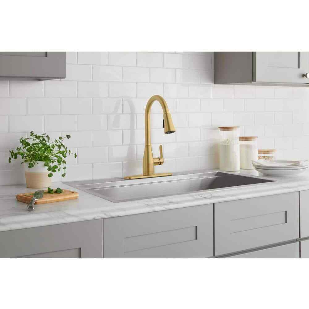 Glacier Bay McKenna Single-Handle Pull-Down Sprayer Kitchen Faucet in Matte Gold