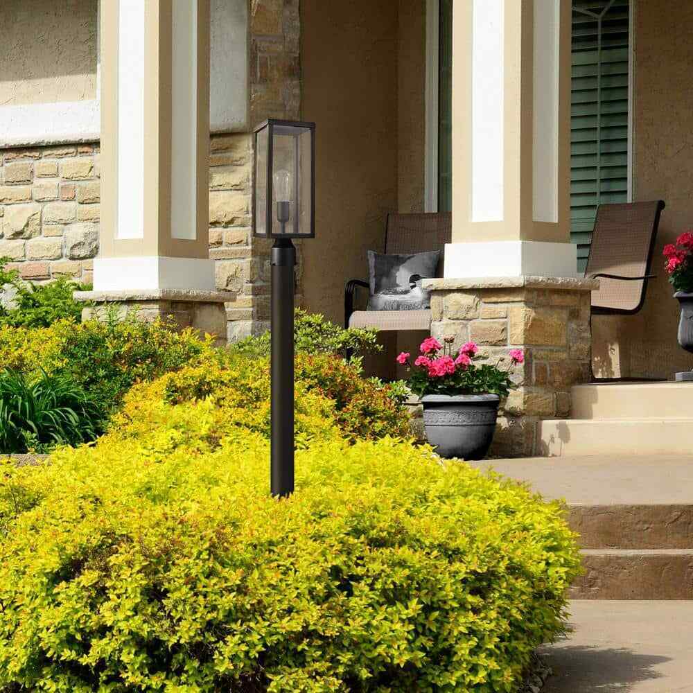 Globe Electric Bowery 1-Light Matte Black Outdoor Lamp Post Light Fixturee
