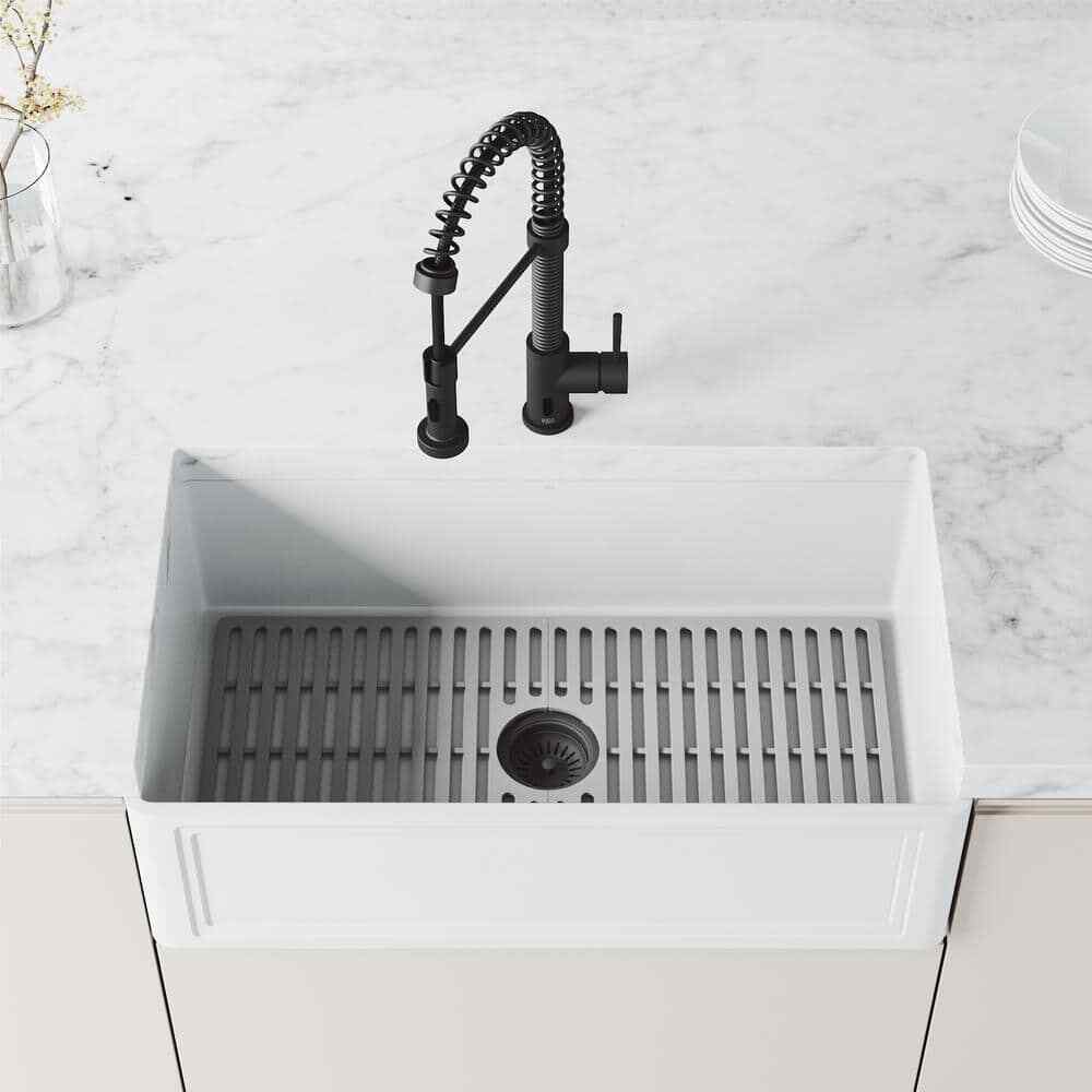 VIGO Edison Single Handle Pull-Down Sprayer Kitchen Faucet w/ Touchless Sensor