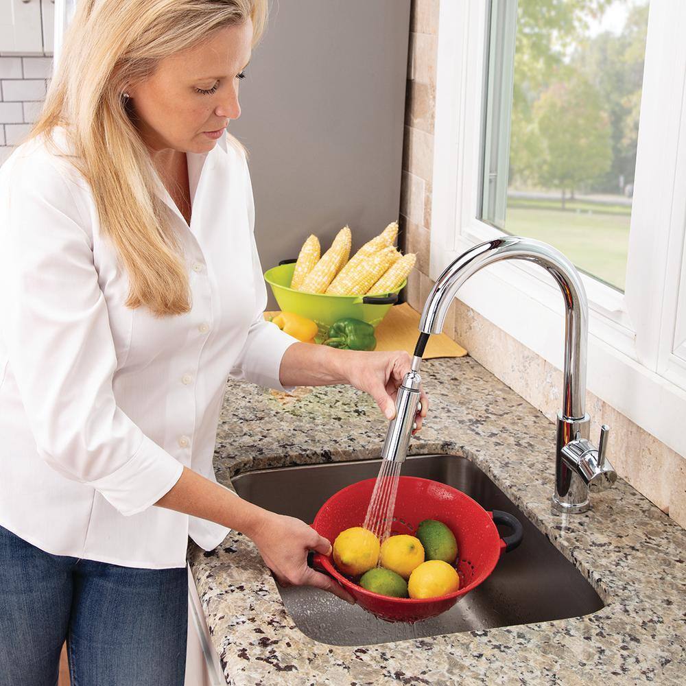 Speakman Neo Single-Handle Pull-Down Sprayer Kitchen Faucet in Brushed Brass