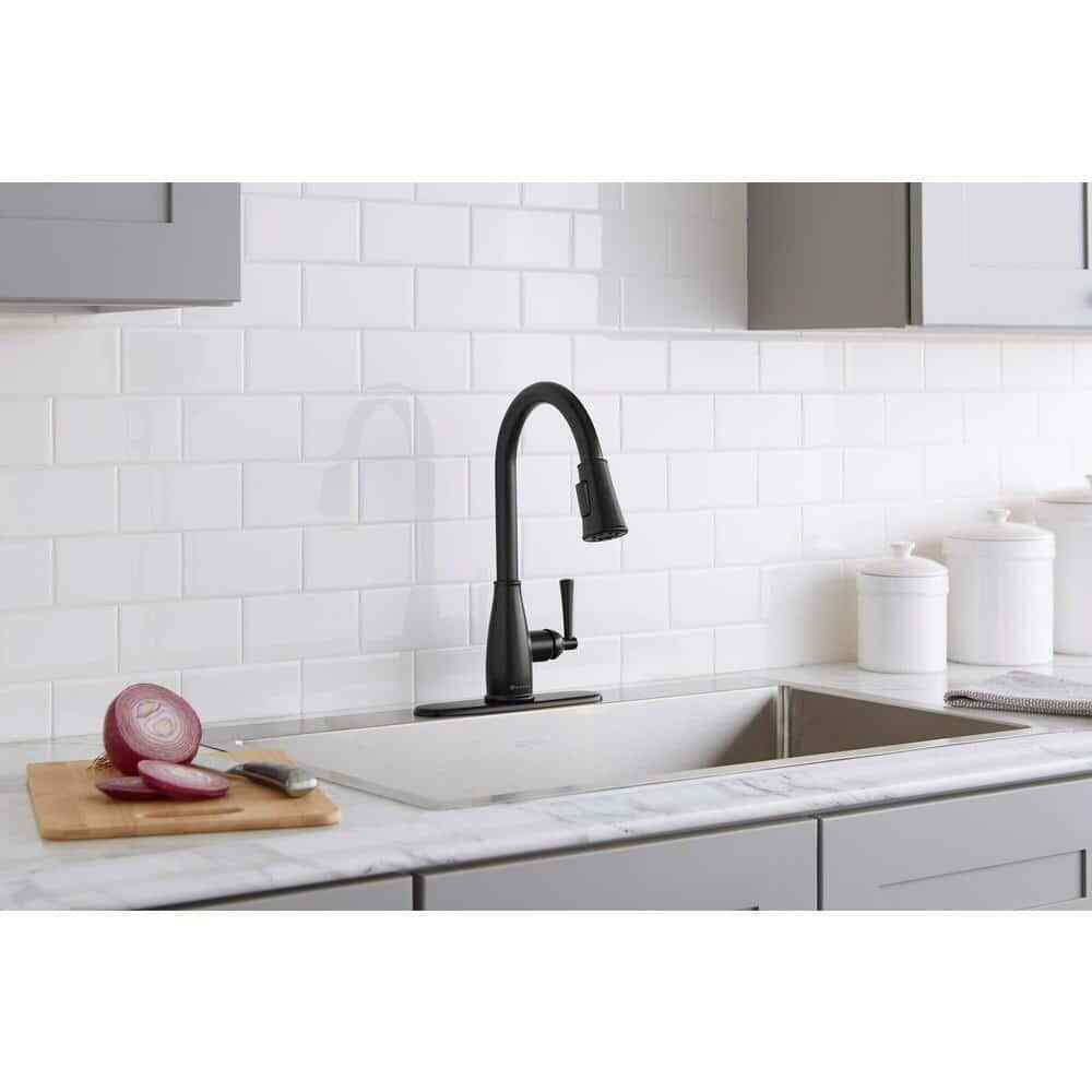 Glacier Bay Fairhurst Single-Handle Pull-Down Sprayer Kitchen Faucet