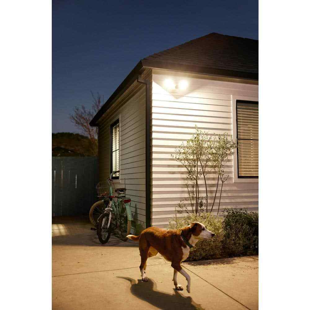 Google Nest Cam with Floodlight - Wired Outdoor Smart Home Security Camera