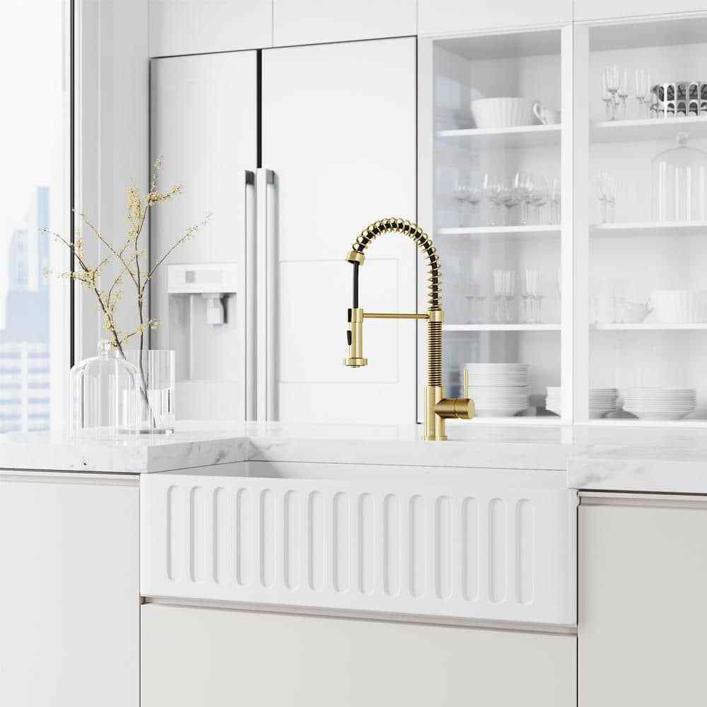 VIGO Edison Single Handle Pull-Down Sprayer Kitchen Faucet in Matte Brushed Gold