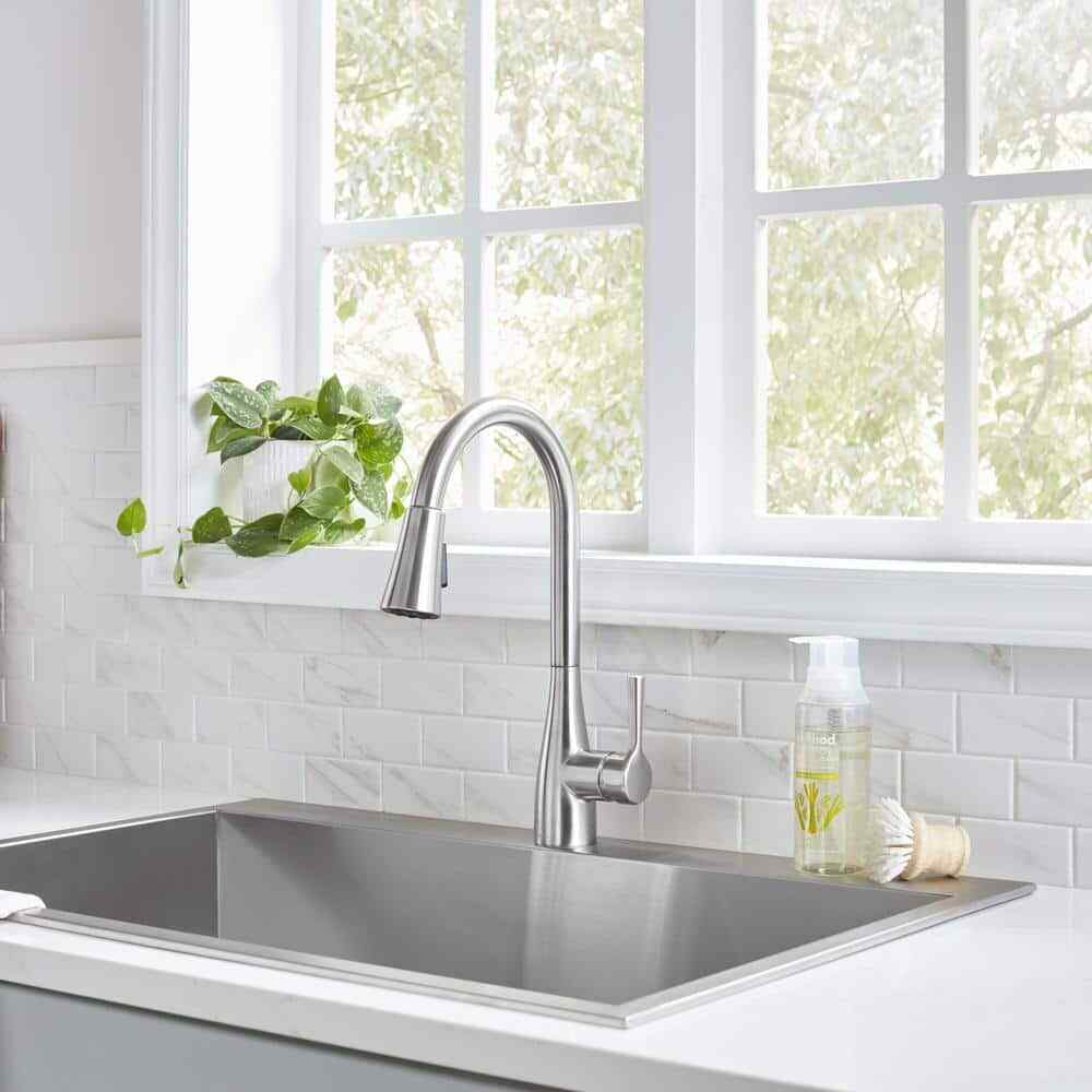 Glacier Bay Sadira Touchless Single Handle Pull-Down Sprayer Kitchen Faucet