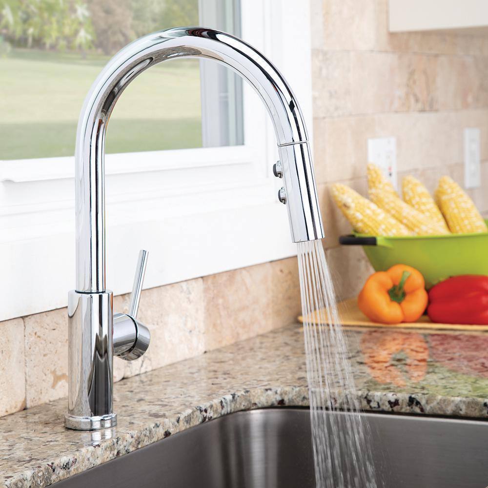 Speakman Neo Single-Handle Pull-Down Sprayer Kitchen Faucet in Brushed Brass