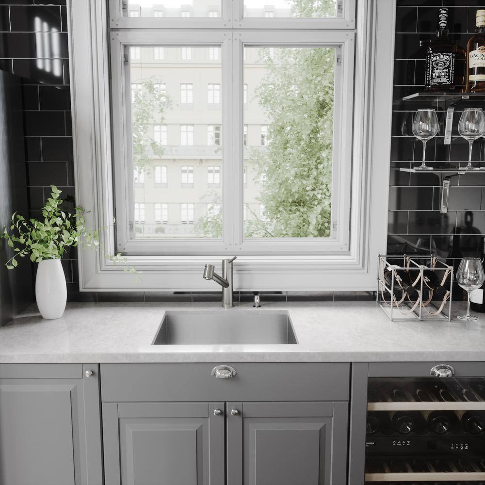 VIGO Branson Single-Handle Pull-Out Sprayer Kitchen Faucet in Stainless Steel