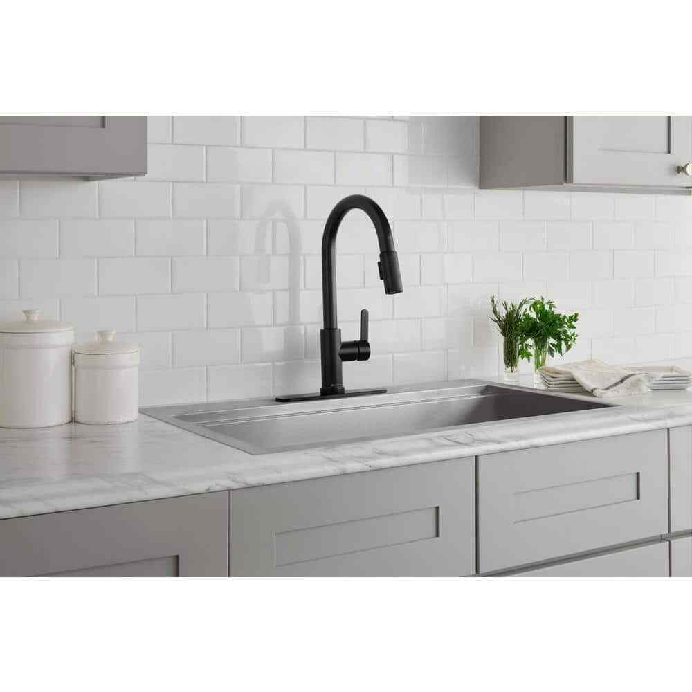 Glacier Bay Paulina Single-Handle Pull-Down Sprayer Kitchen Fauce in Matte Black