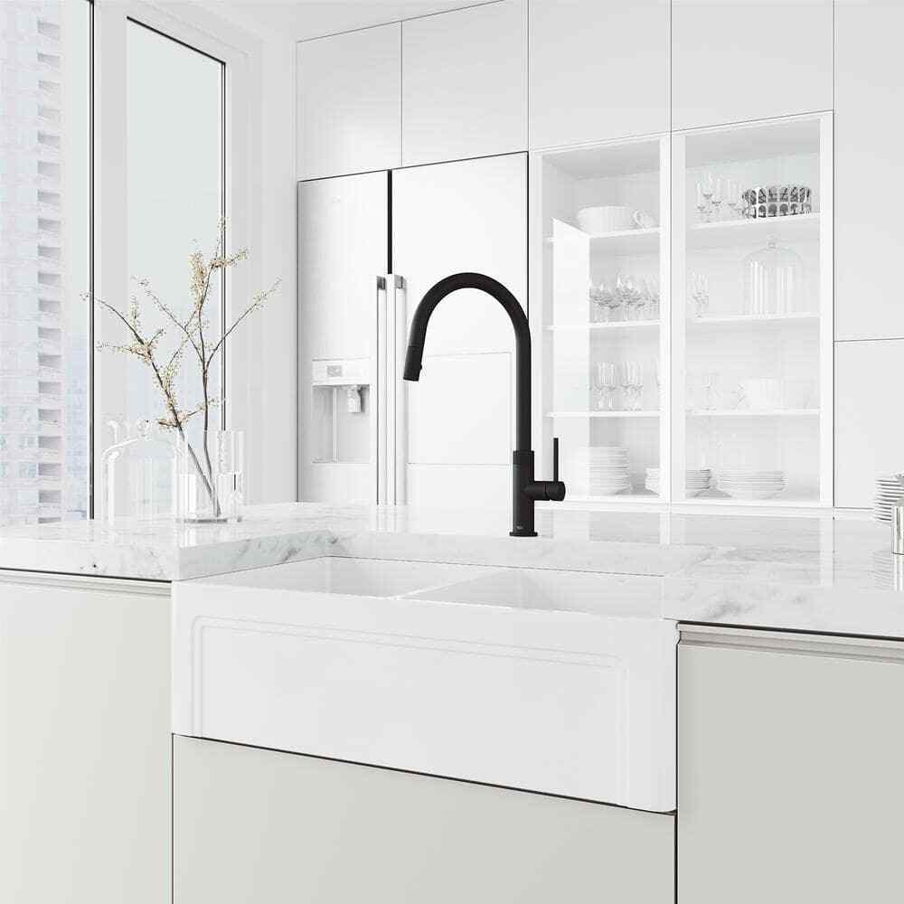 VIGO Bristol Single Handle Pull-Down Sprayer Kitchen Faucet in Matte Black