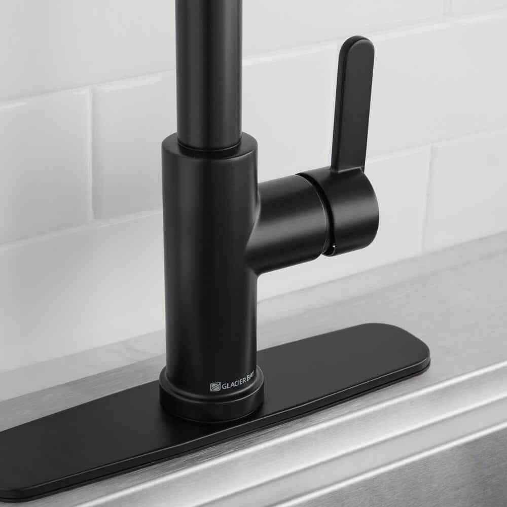 Glacier Bay Paulina Single-Handle Pull-Down Sprayer Kitchen Fauce in Matte Black