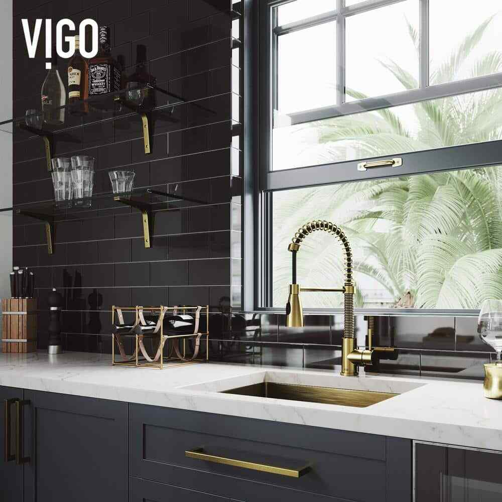 VIGO Brant Single Handle Pull-Down Sprayer Kitchen Faucet in Matte Brushed Gold