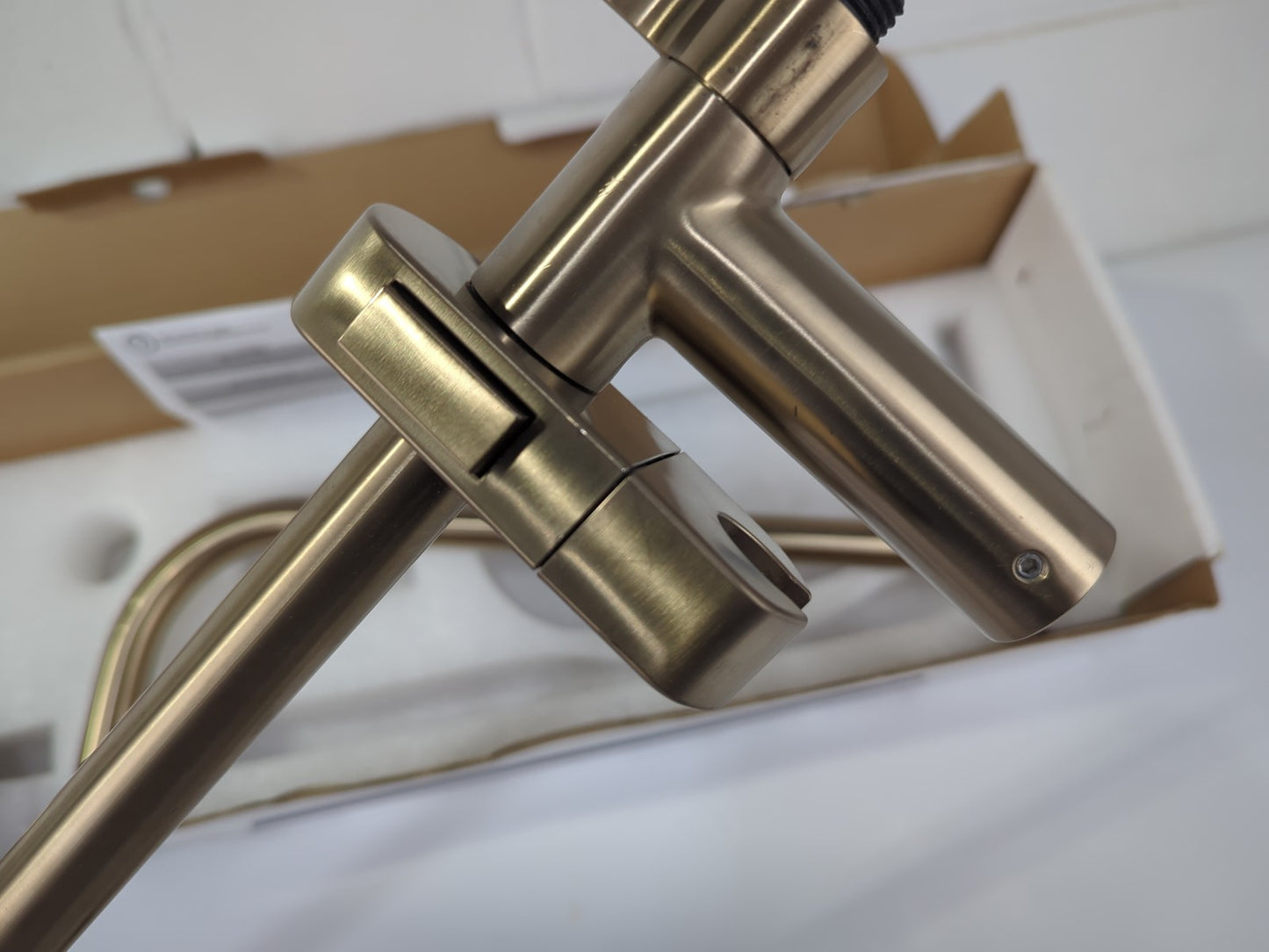 Delta Emerge Round 18" Column Shower Bar Lumicoat Champagne Bronze *SCUFFS*