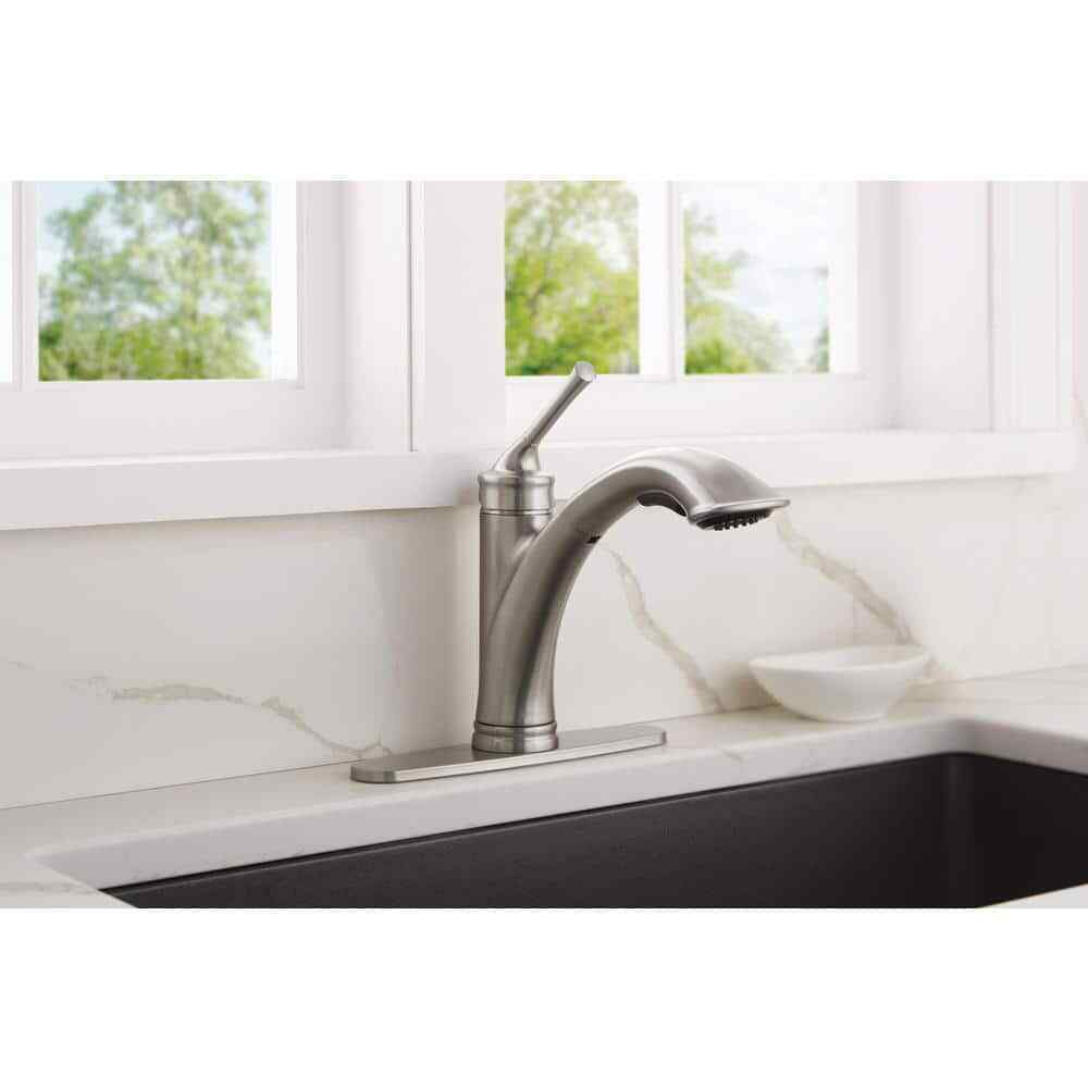 Glacier Bay Hemming 1-Handle Pull-Out Sprayer Kitchen Faucet Stainless Steel