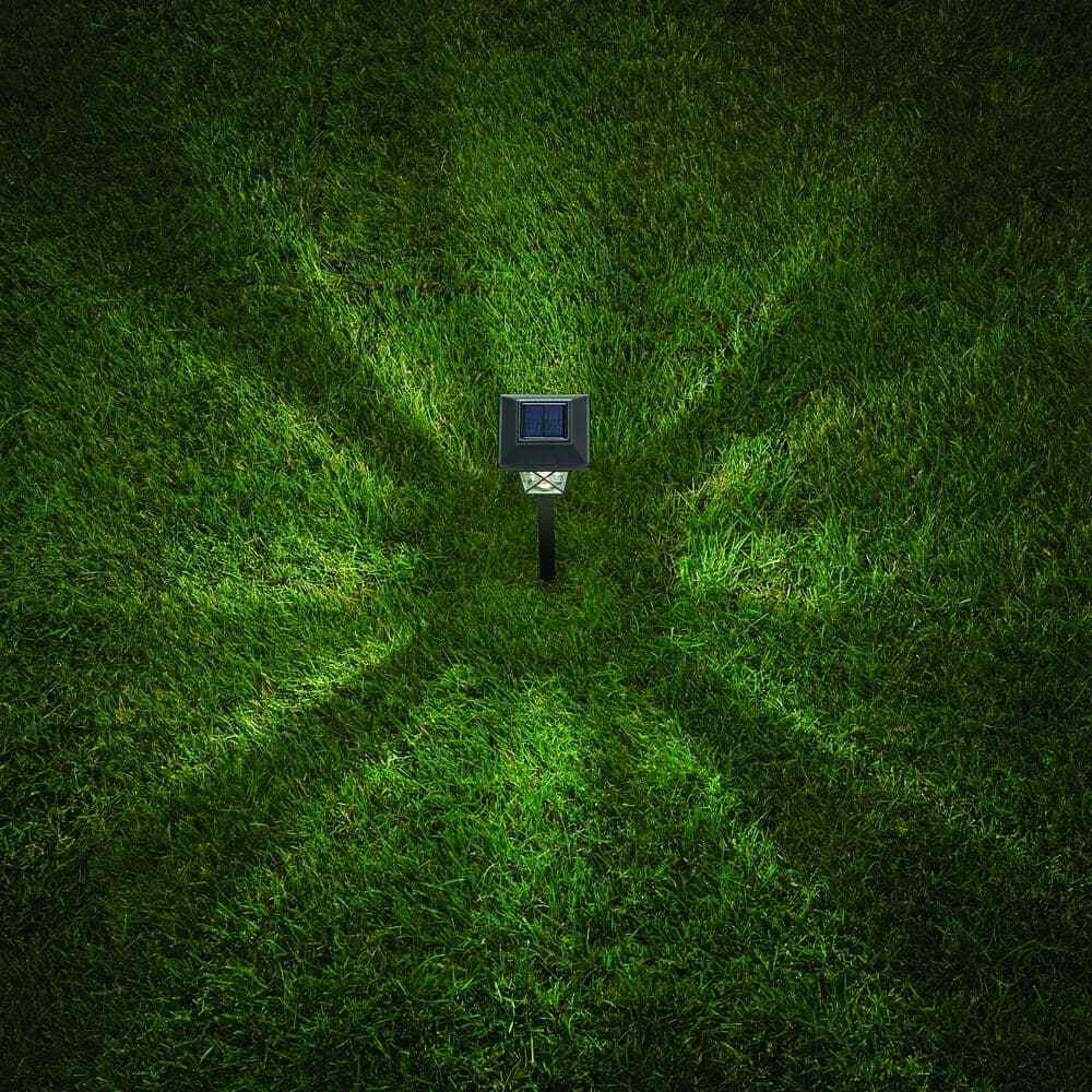 Hampton Bay Oakleigh Solar LED Landscape Pathway Light Vintage Bulb 4-Pack