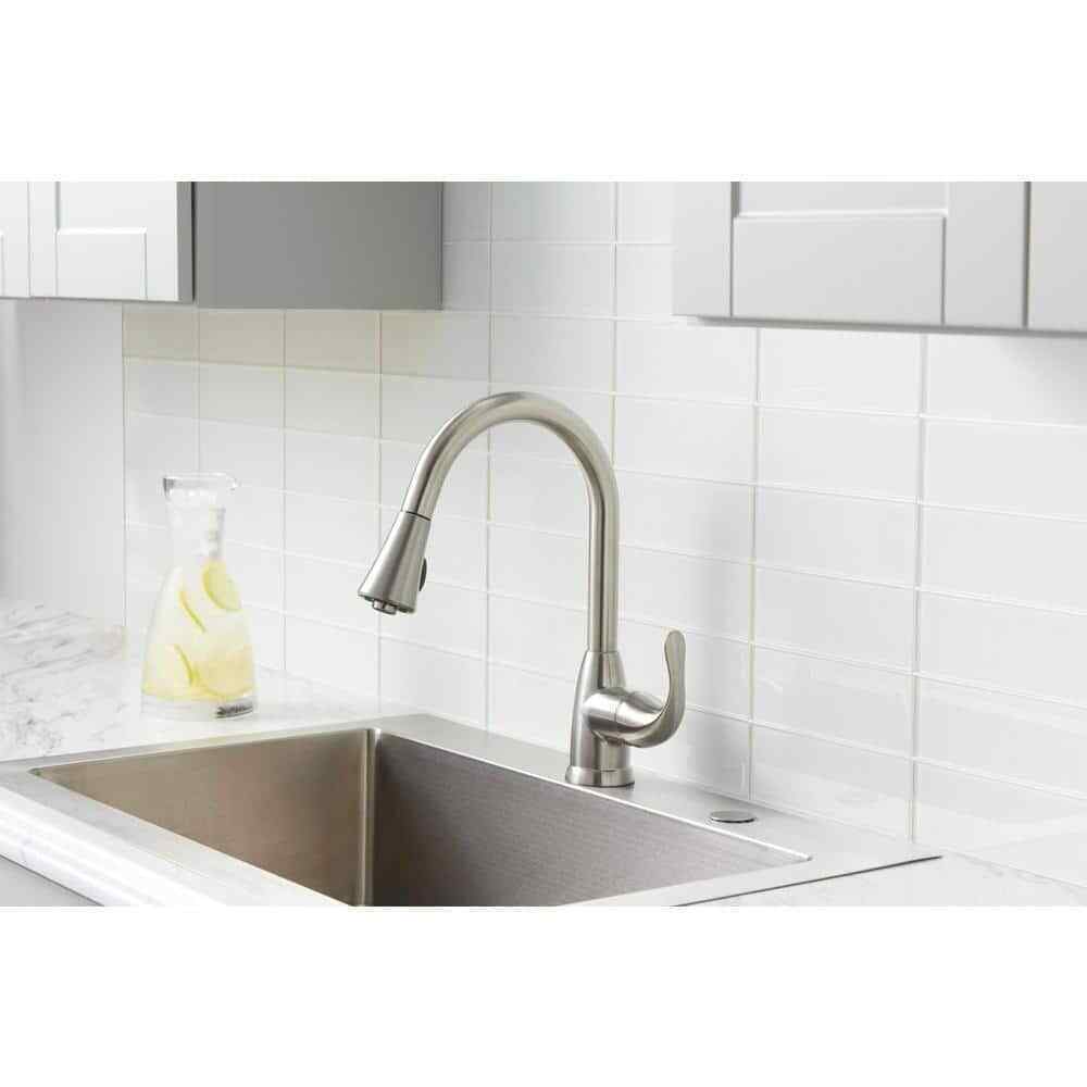 Glacier Bay Market Single-Handle Pull-Down Sprayer Kitchen Faucet