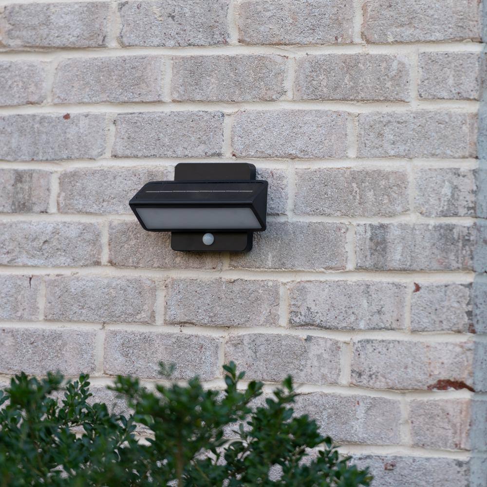 GAMA SONIC Black Outdoor Solar Warm White LED Motion Sensing Security Light