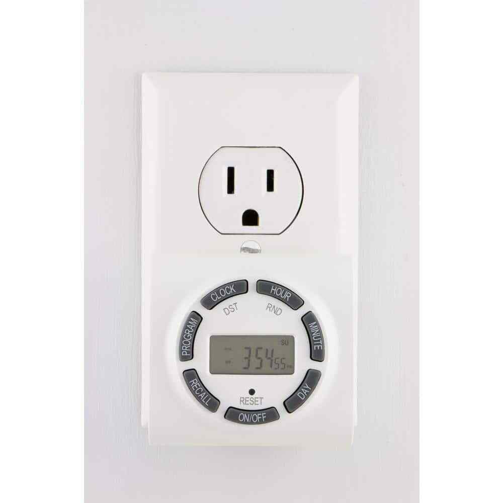 Defiant 15 Amp 7-Day Indoor Plug-In Digital Polarized Timer White
