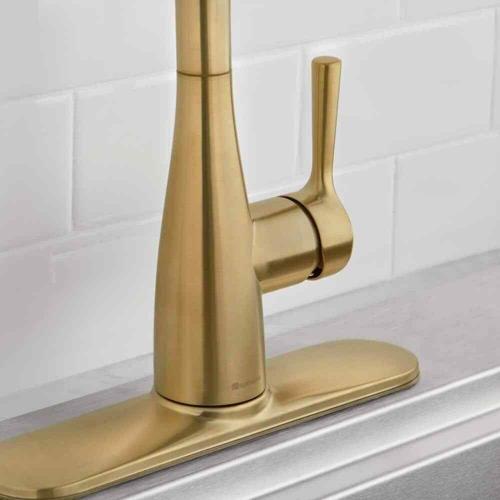 Glacier Bay Sadira Single-Handle Pull-Down Sprayer Kitchen Faucet in Matte Gold