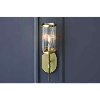 GLUCKSTEINELEMENTS Ashbury 1-Light Brush Brass Wall Sconce 38679-HBC