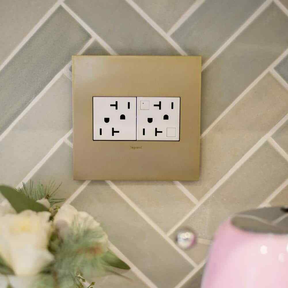 Legrand adorne 20 Amp 125-Volt Tamper-Resistant Self-Test Duplex GFCI Outlet
