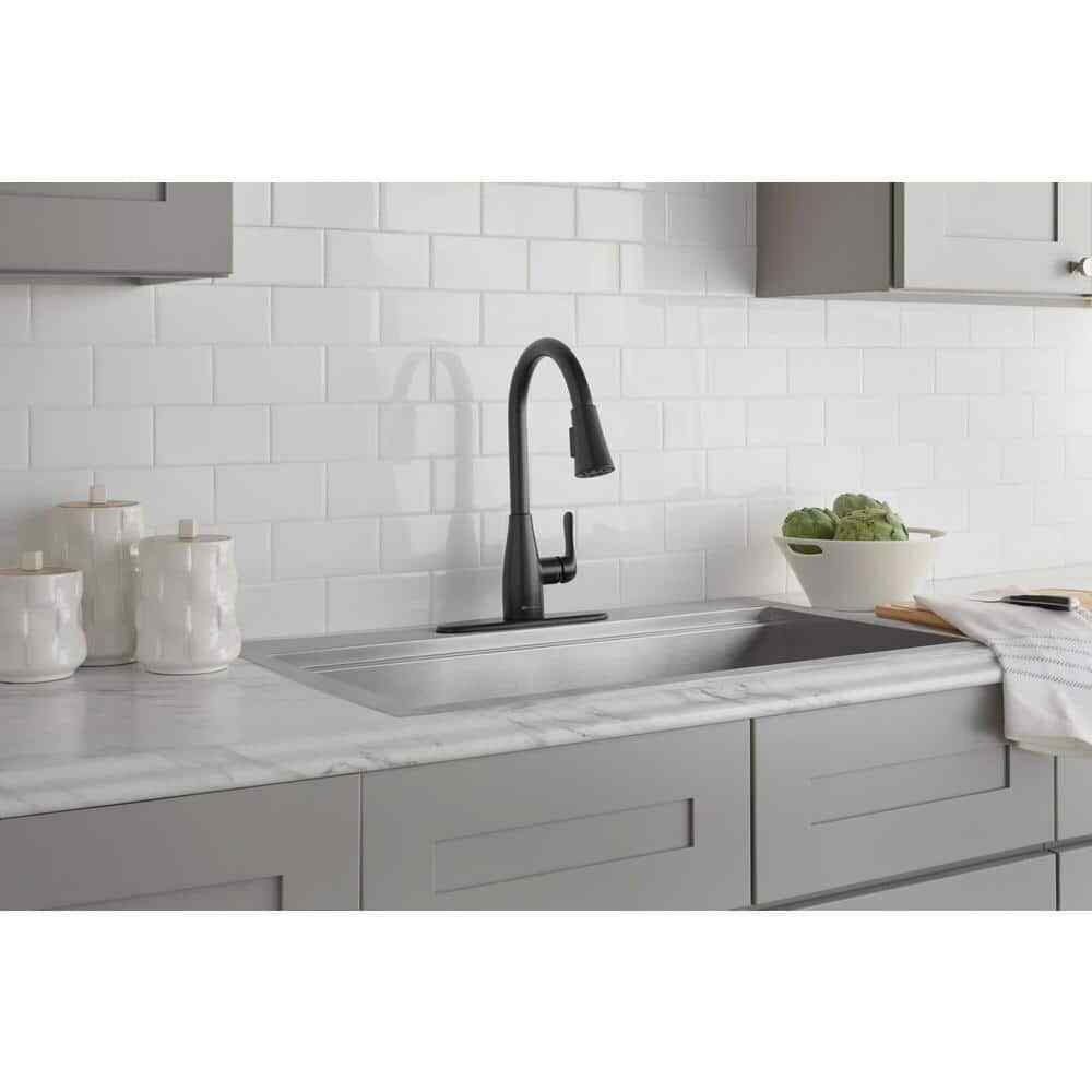 Glacier Bay McKenna Single-Handle Pull-Down Sprayer Kitchen Faucet Matte Black