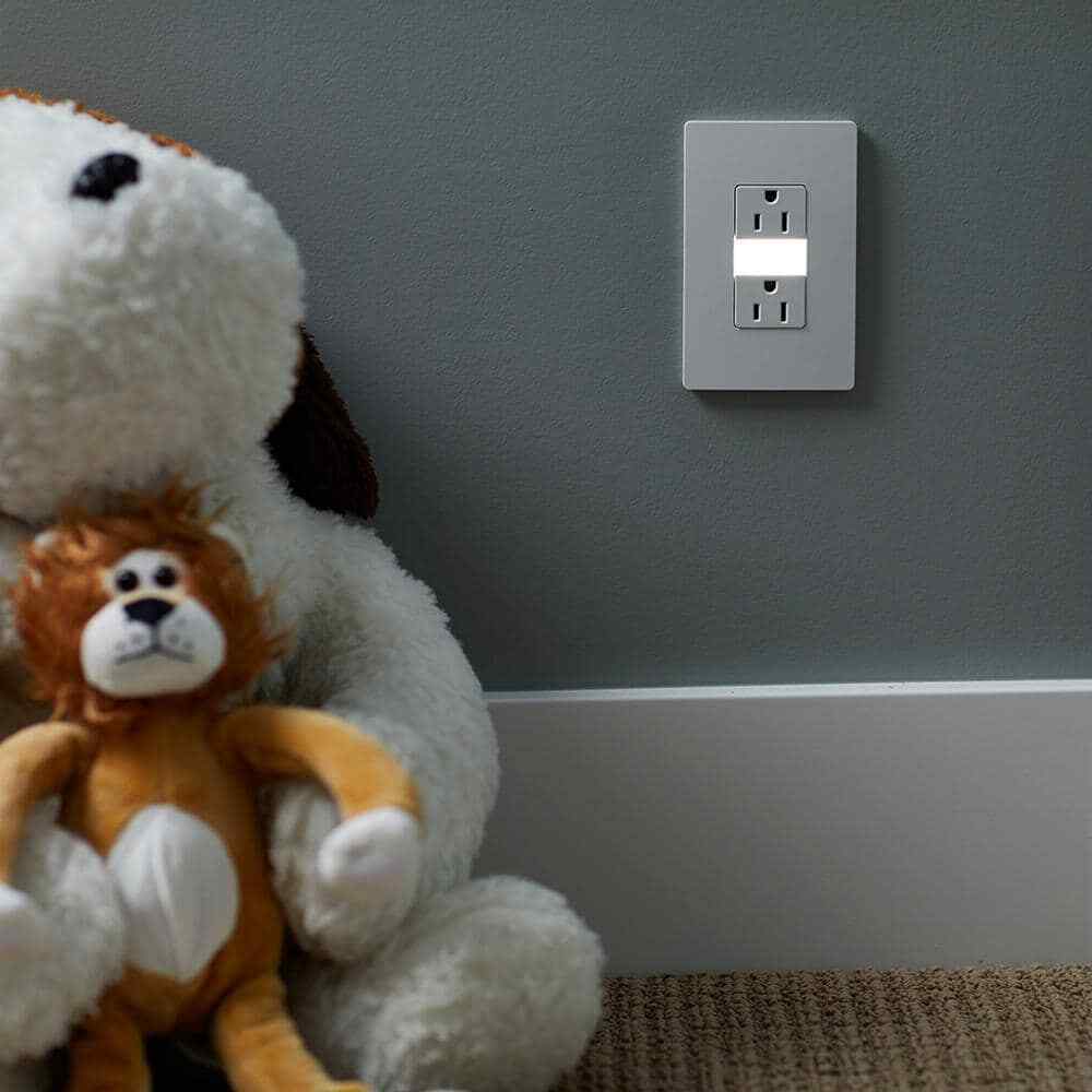 Legrand radiant 15 Amp 125-Volt Tamper Resistant Duplex Outlet White