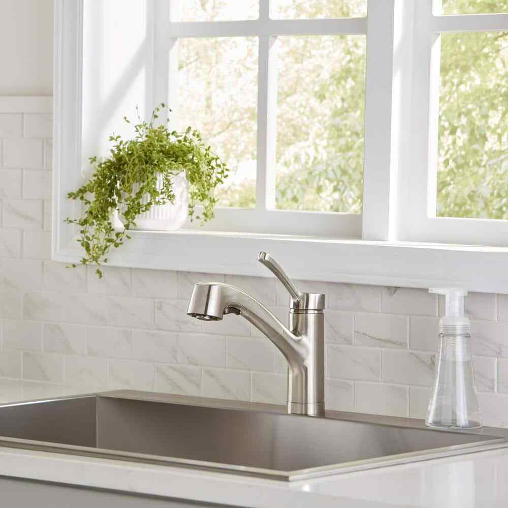 Glacier Bay McKenna 1-Handle Pull Out Sprayer Kitchen Faucet in Stainless Steel