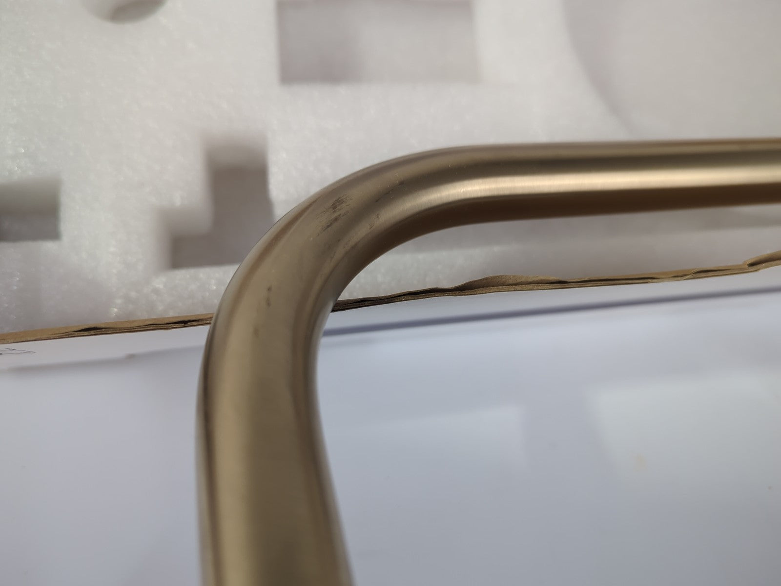 Delta Emerge Round 18" Column Shower Bar Lumicoat Champagne Bronze *SCUFFS*
